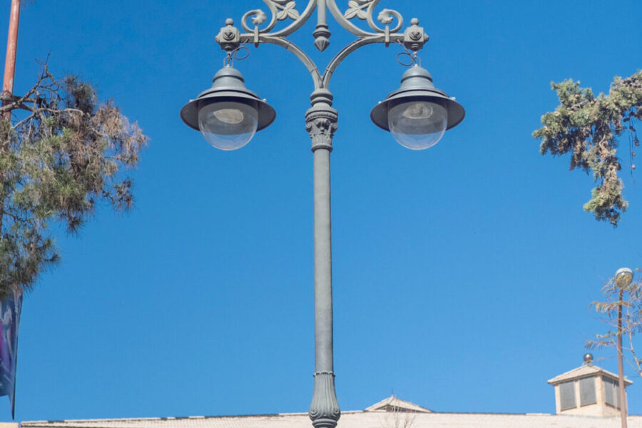 Paseo de Cristóbal Colón farola marinera detalle